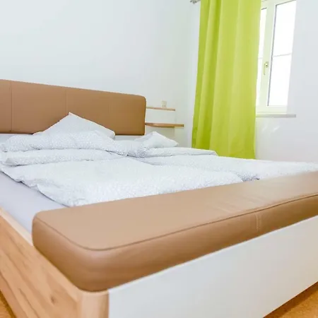 Vendégház Taverna Unik Saaldorf