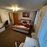 Taverna Unik ゲストハウス Saaldorf